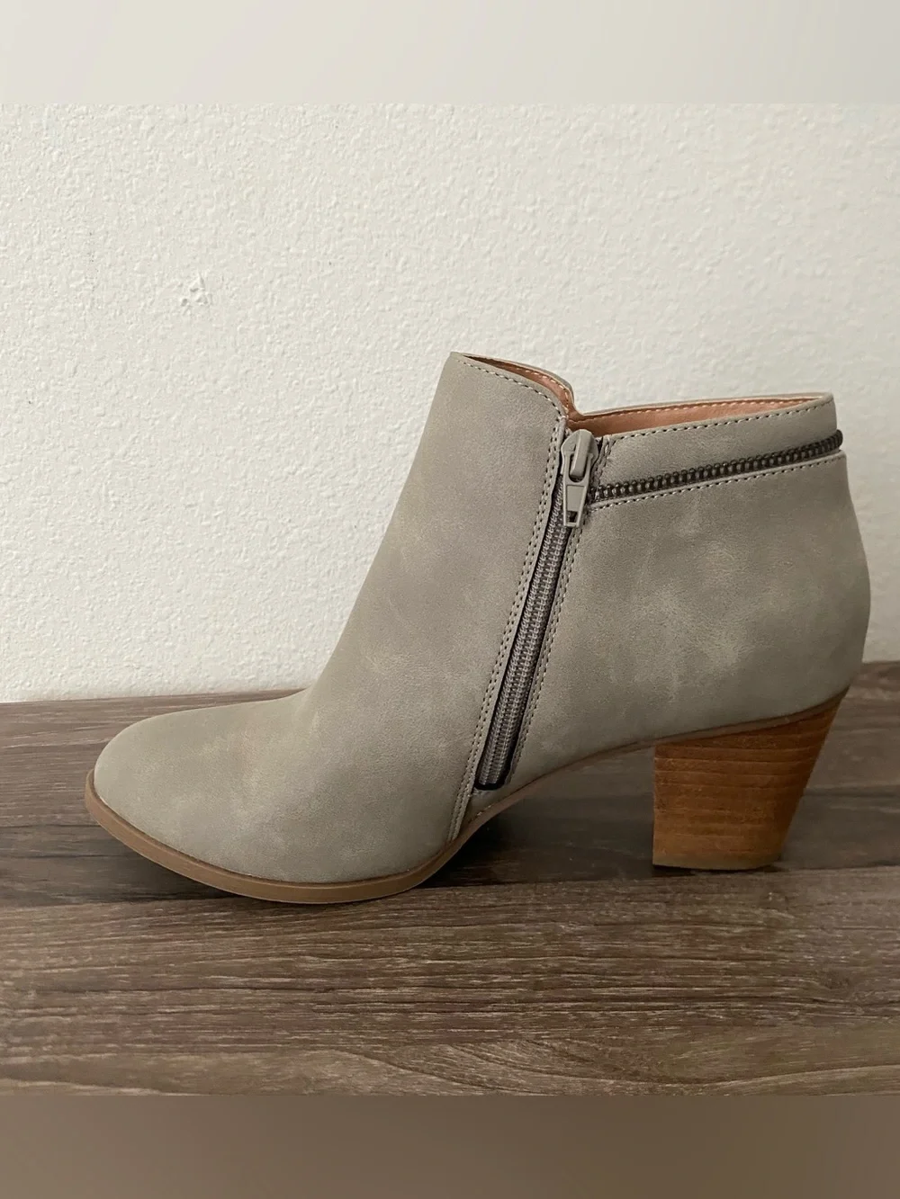 Report Womens Corra Ankle Bootie Gray Faux Leather Casual Block Heels Size 9